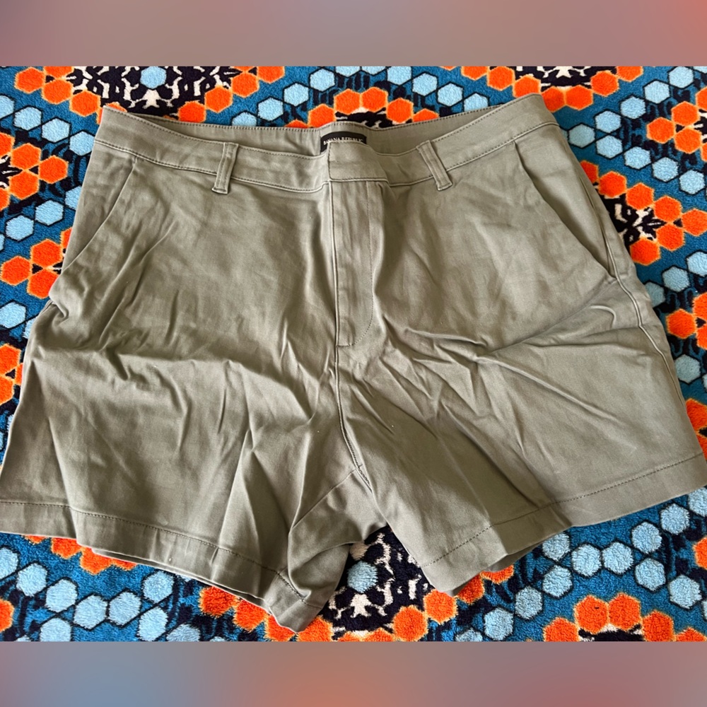 Women’s Banana Republic Olive Army Green Chino Stretch Shorts